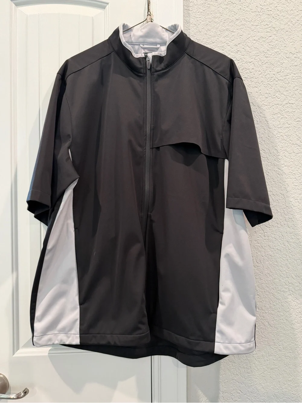 Greg Norman Collection Black and Light Gray Short-Sleeve Zip Jacket